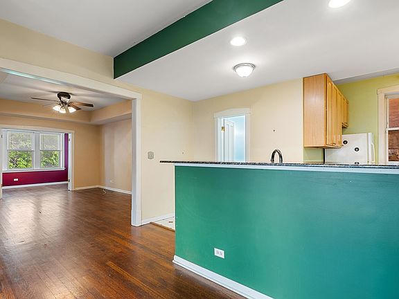 3rd image of 2701 W Ainslie St APT 1