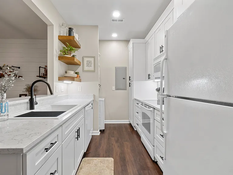 5276 Elston Ln — Photo 7