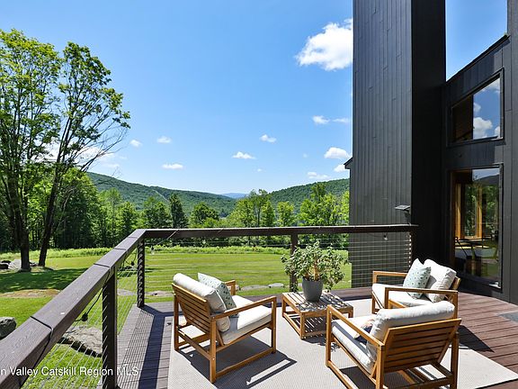 2nd image of 127 Stonewall Drive