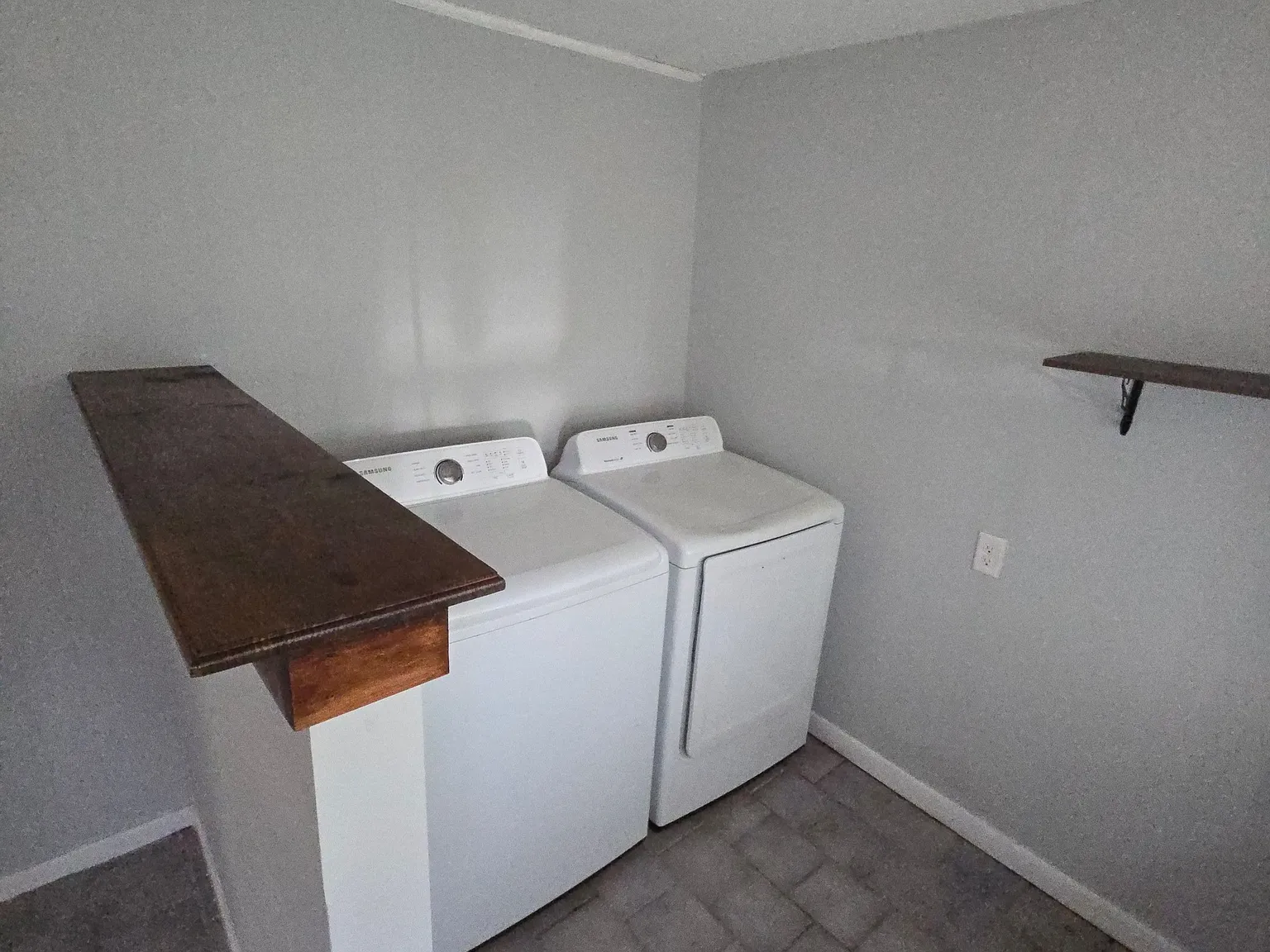4 bed, 2.5 bath, 1900 sqft, $2,700 — Photo 3