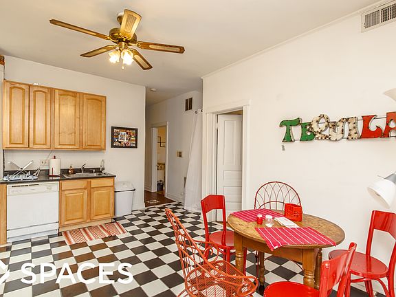 5th image of 1322 W Eddy St #2A