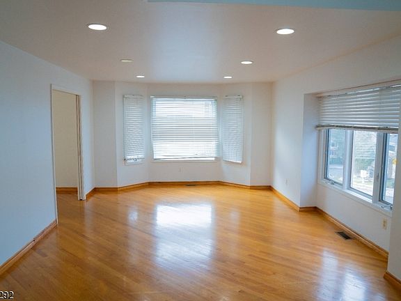 2nd image of 172 Clarken Dr