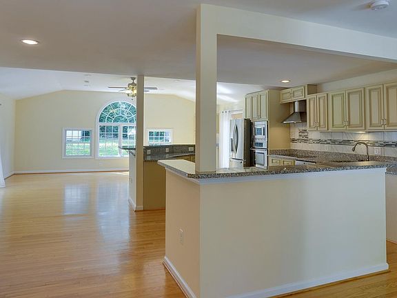 5th image of 9912 Brixton Ln