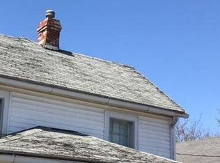 306 N Oak St, Carlinville, IL 62626
