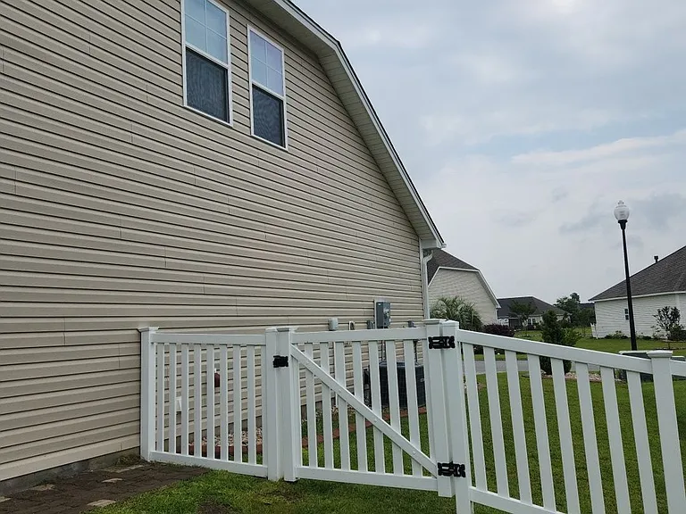 497 Hillsborough Dr — Photo 37