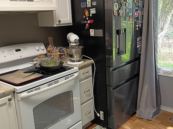 3rd image of 2210 S Laurelwood Cir