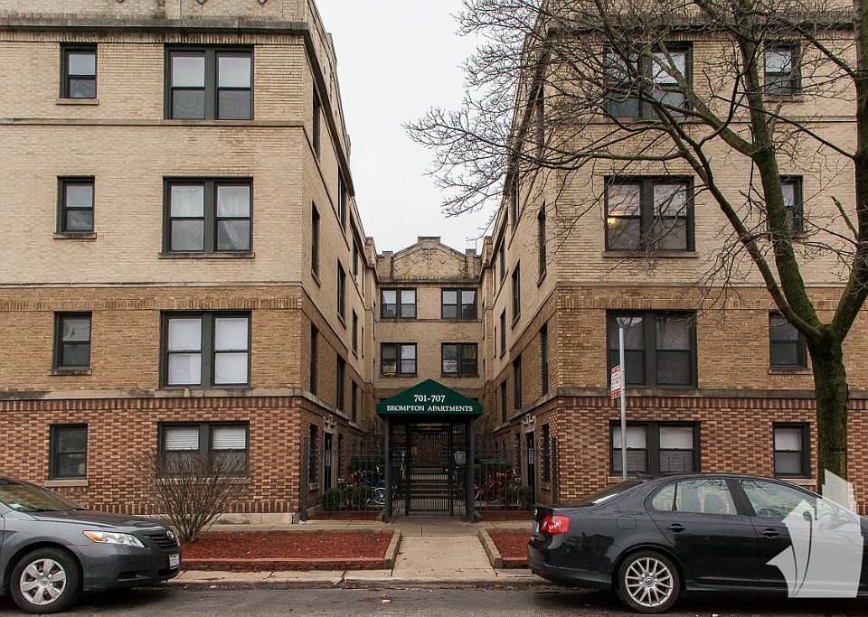 1st image of 749 W Brompton Ave