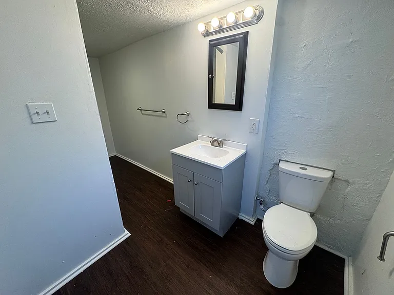 922 Oak St — Photo 14