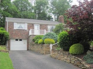 606 Clearview Dr, Bethel Park, PA