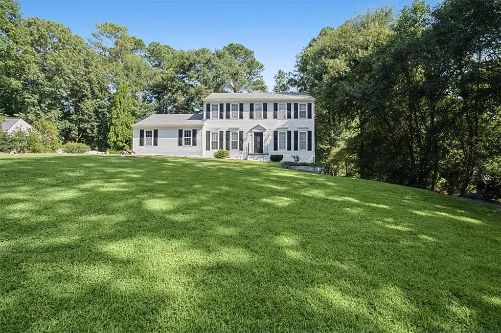 4 bed, 2.5 bath, 2100 sqft, $3,000 — Photo 3