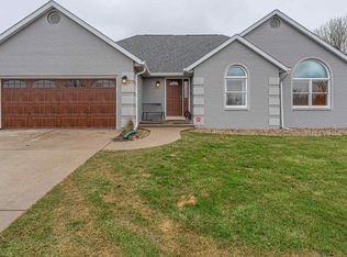 23 Westminster Dr, Lincoln, IL 62656