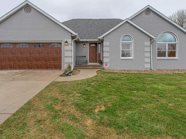 23 Westminster Dr, Lincoln, IL 62656