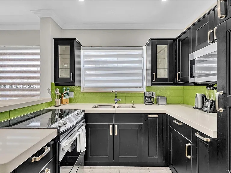 10004 E Bay Harbor Dr #8 — Photo 11