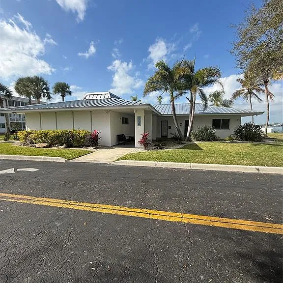 775 John Ringling Blvd #33 — Photo 45