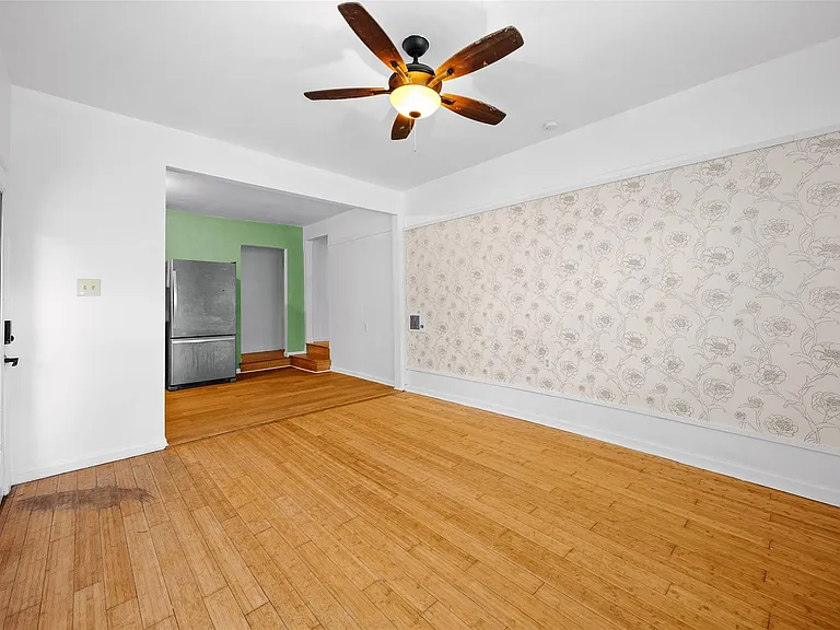 2409 E 9th St #B — Photo 12