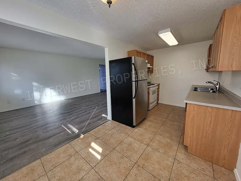 4700 Falls View Ave #4 — Photo 11