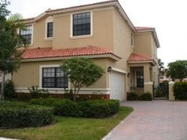 15662 Summit Place Cir, Naples, FL 34119