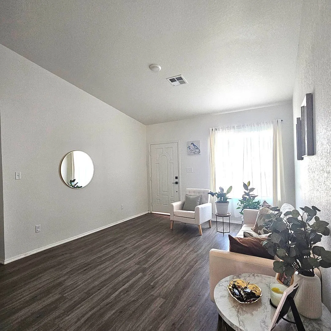 Gorgeous home available for rent with Solar! — Photo 4
