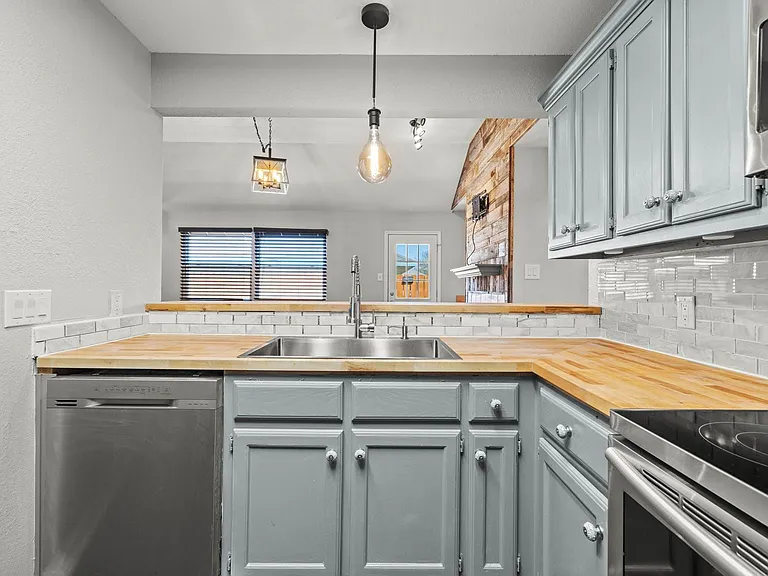 820 Mica Ln — Photo 14
