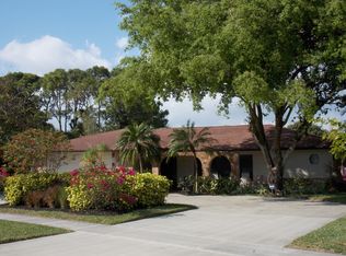 919 Nottingham Dr, Naples, FL 34109