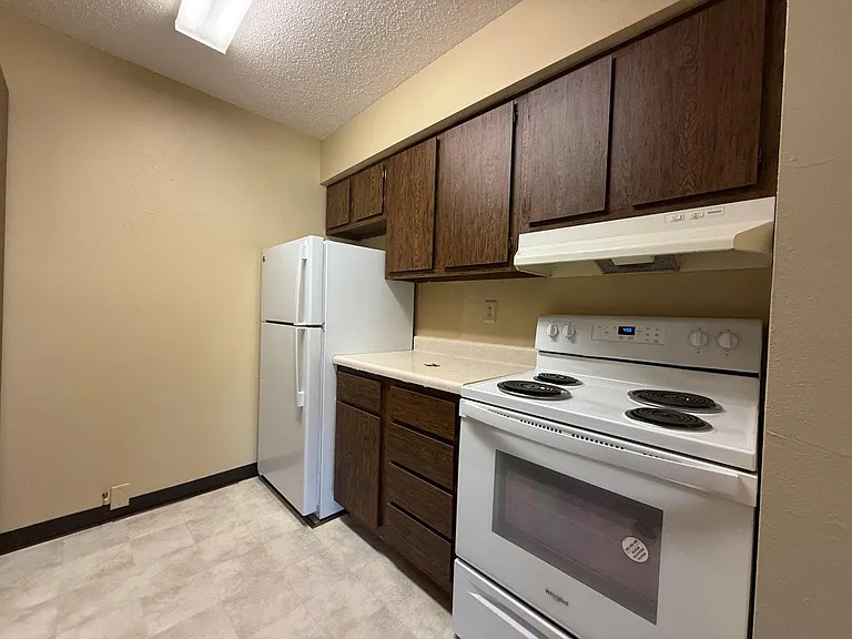 Salem Apartments — Photo 19