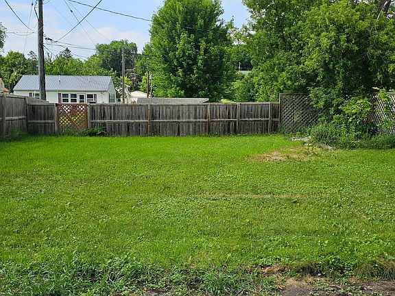 2nd image of 414 W Maple Ave