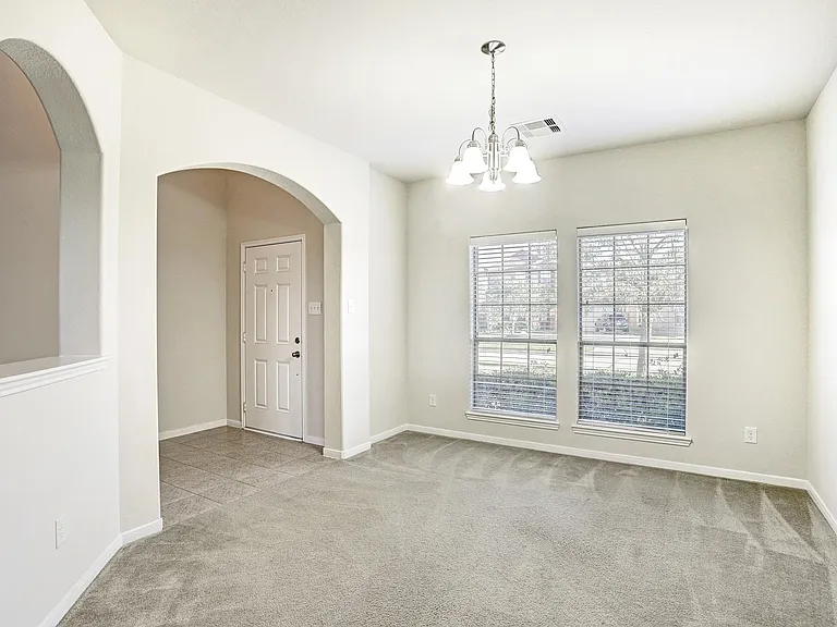 25806 Westbourne Dr — Photo 6