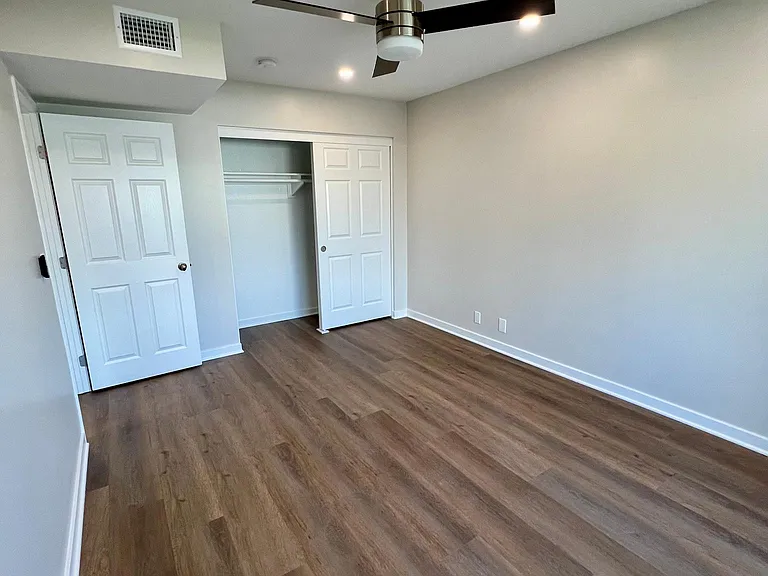 240 W El Portal #B — Photo 10