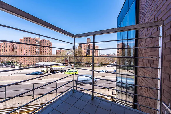 Rented by Nooklyn NYC LLC | media 122