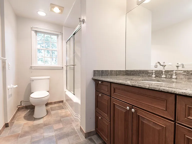 1688 Northlawn Blvd — Photo 41