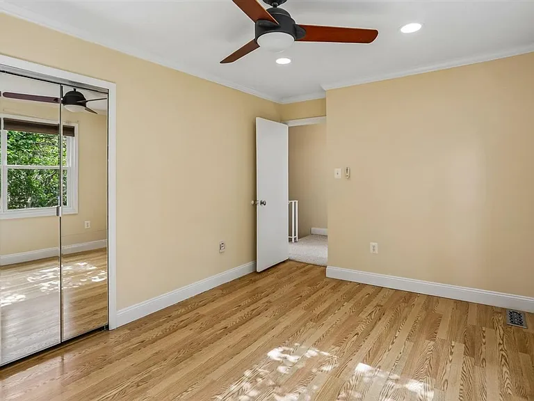 4 Kirkfield Ct — Photo 16