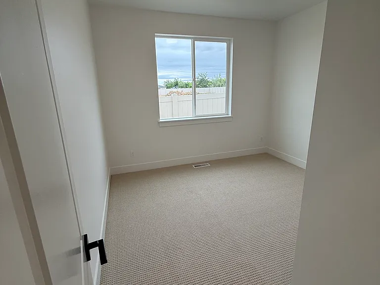 1481 N Burnam Ave — Photo 22