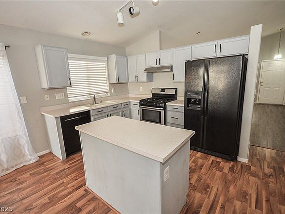 4th image of 640 Emerald City Ave