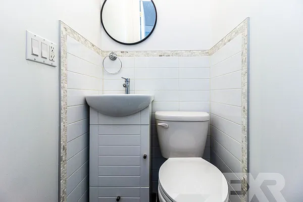 Rented by EXR | media 35