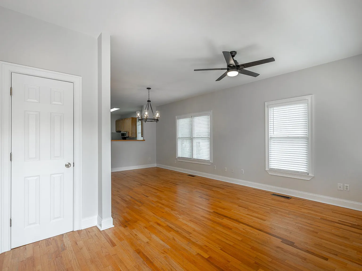 3 bed, 1232 sqft, $1,975 — Photo 2