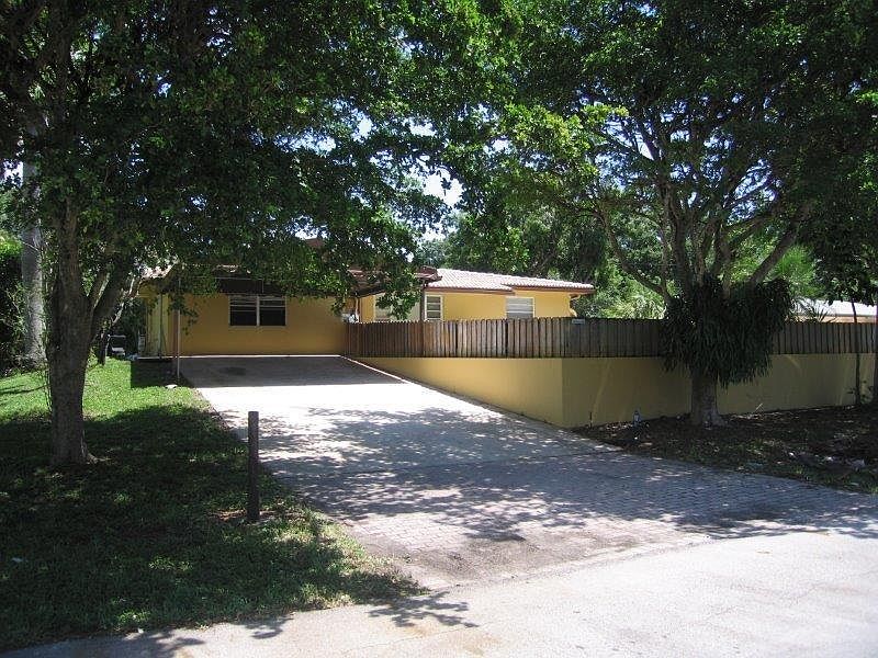 1st image of 1821 SW 29th St