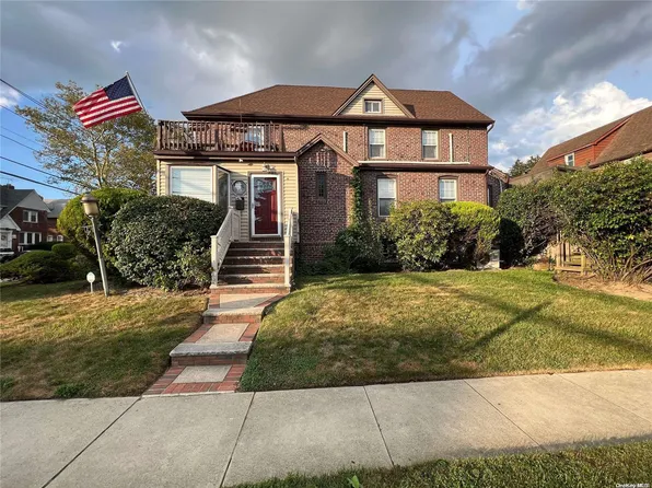 161 Bixley Heath, Lynbrook, NY 11563