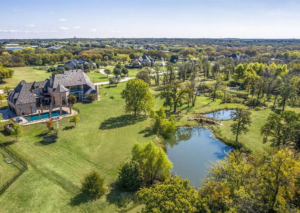 1st image of 835 Manor Dr