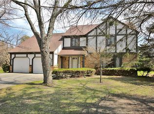 7 Beechwood Ct, Racine, WI 53402