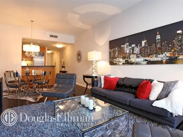 255 Hudson Street image 1 of 12