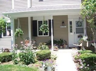 575 Silver Creek Rd, Woodstock, IL 60098