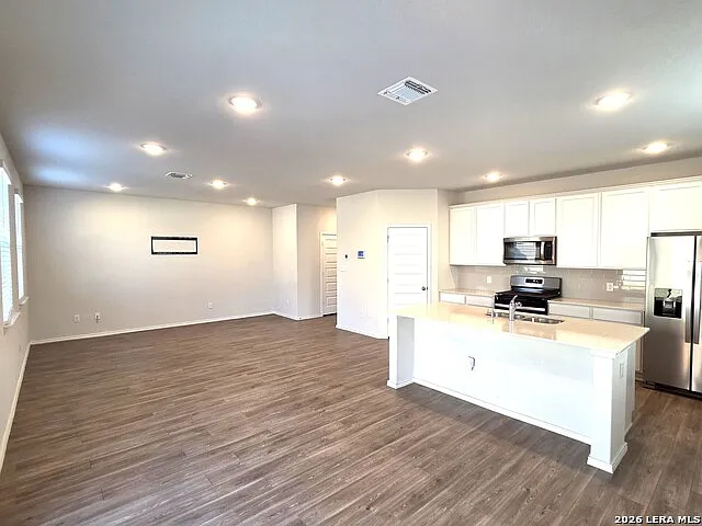 4 bed, 2.5 bath, 1940 sqft, $1,900 — Photo 3