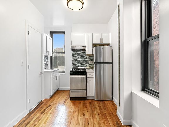 4th image of 322 W 11th St APT 12