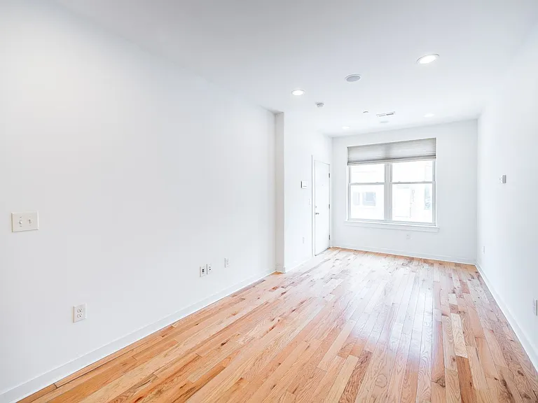 1642 N Marshall Street — Photo 2