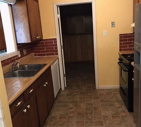 4811 Kitchen
