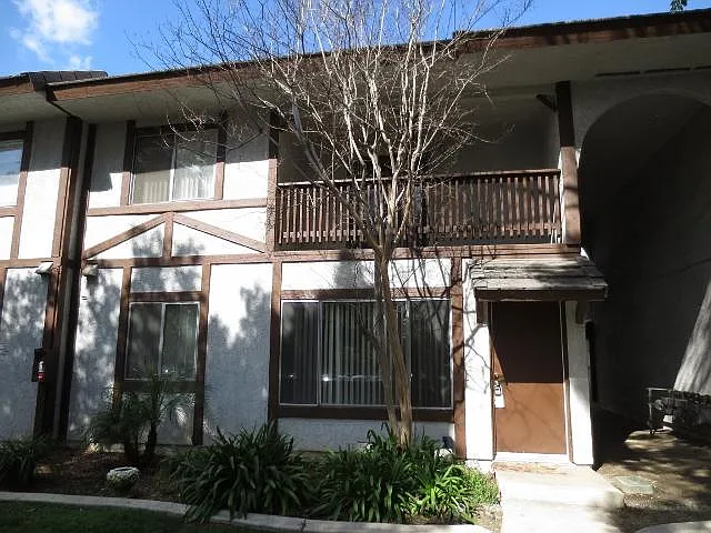 Building Photo - 368 N 3rd Ave #3