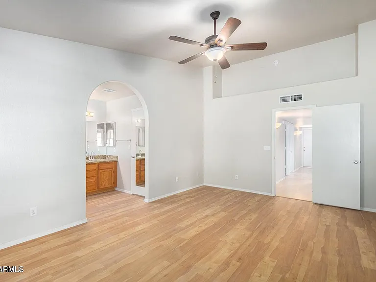 1924 E Sharon Dr — Photo 19