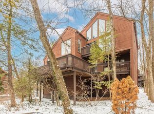 392 Hickory Ln, Westerville, OH