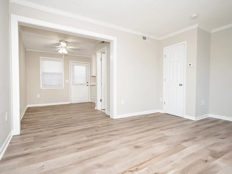 415 Parkdale Dr #18C — Photo 4