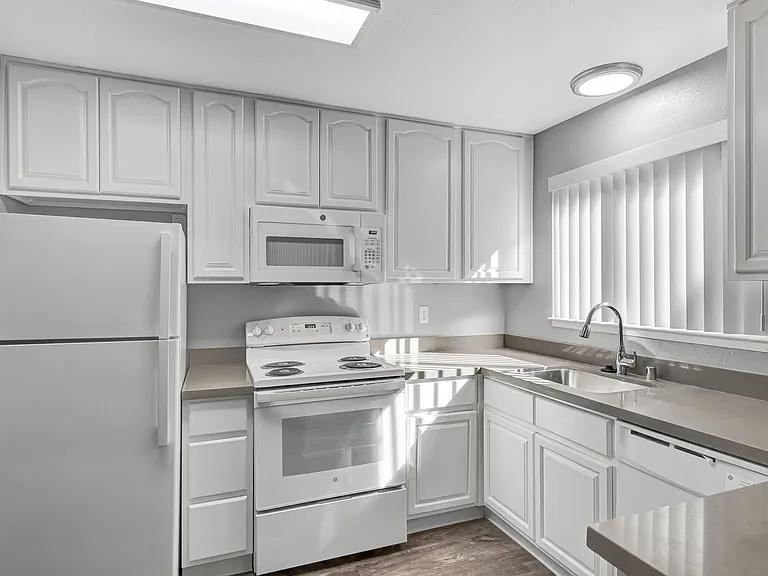 786 Reseda Dr #2 — Photo 6
